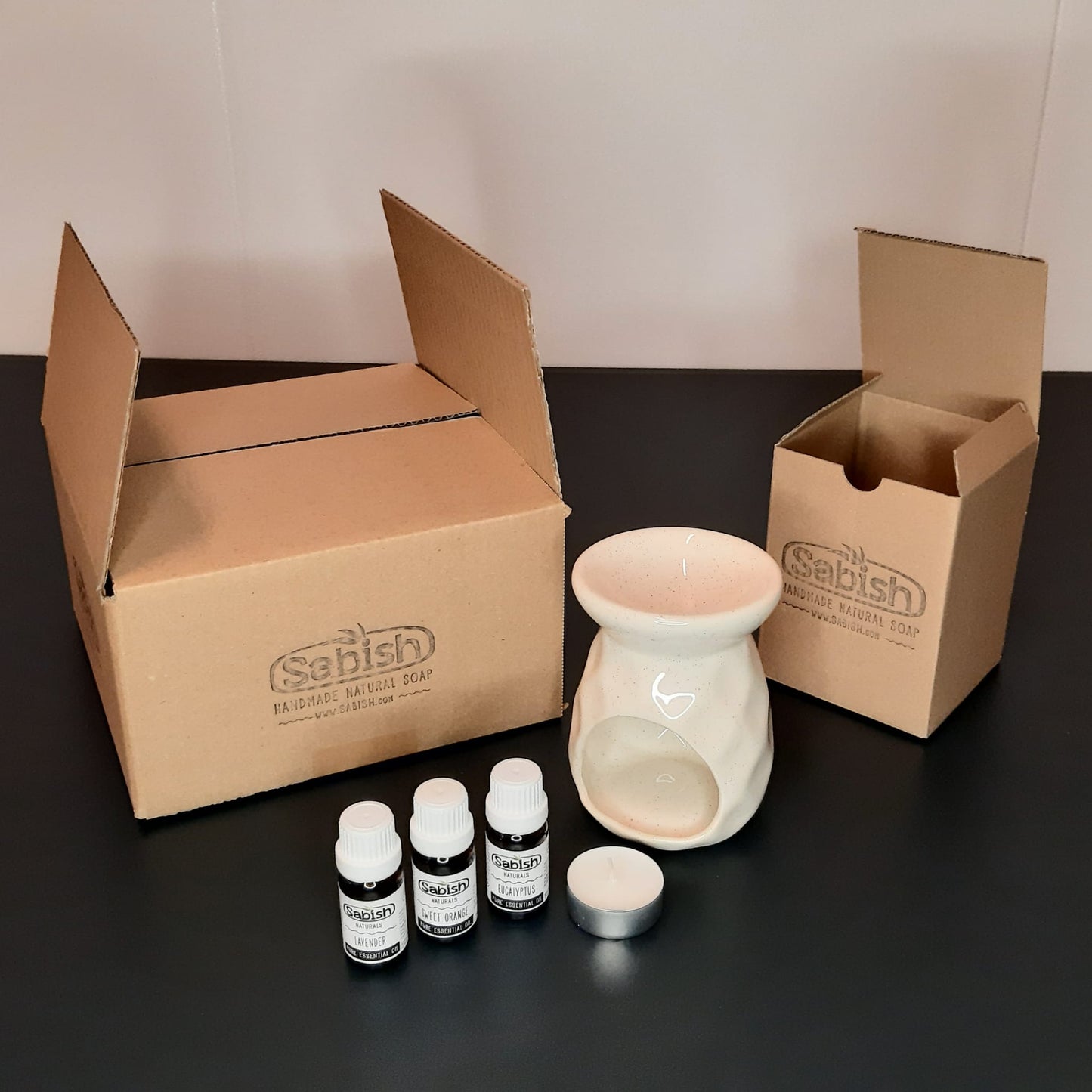 Complete Aromatherapy Set (with oil burner, 3 essential oils and a candle)